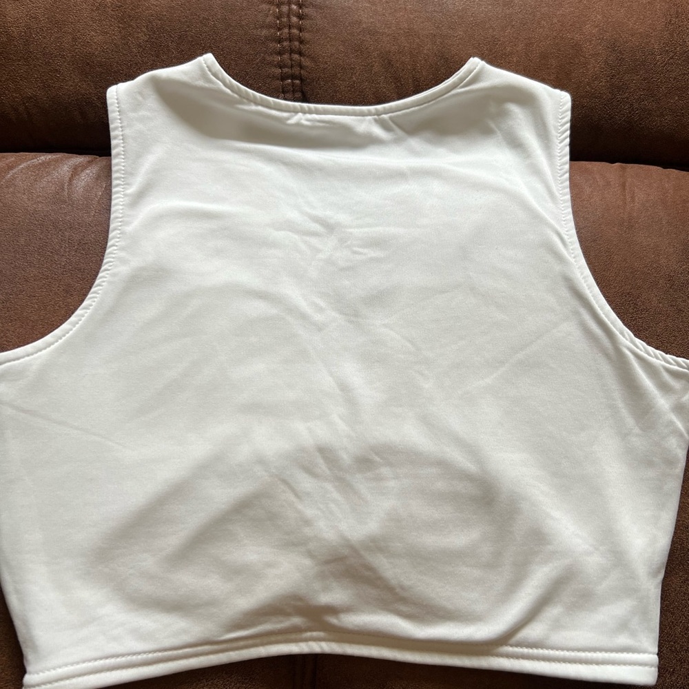White Ring Cropped Tank - Picture 2 of 4